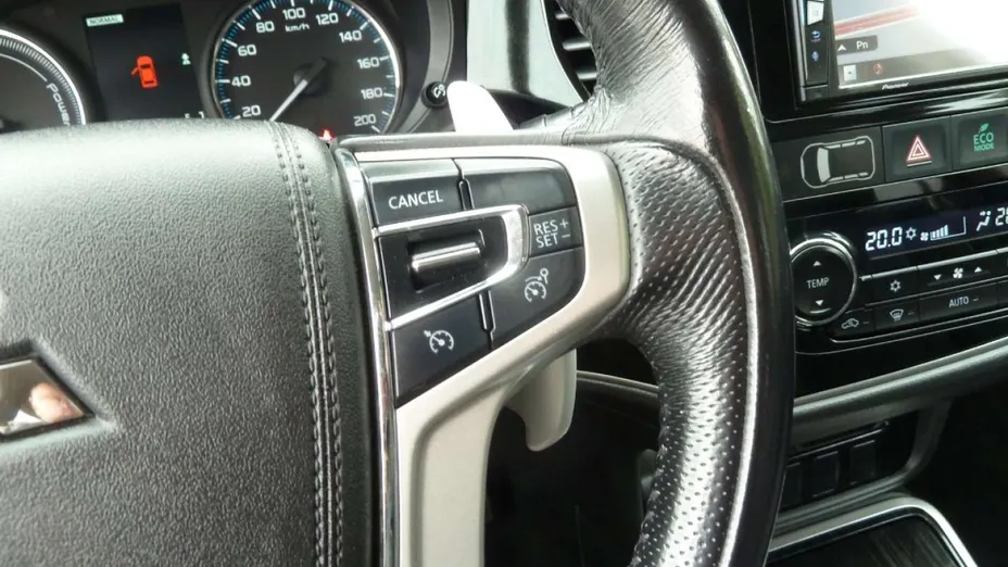 MITSUBISHI Outlander -