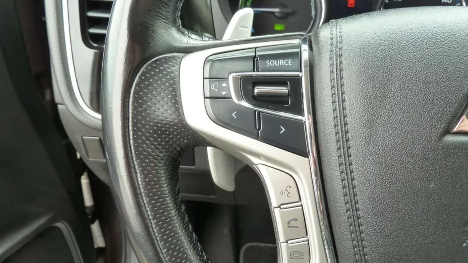 MITSUBISHI Outlander -