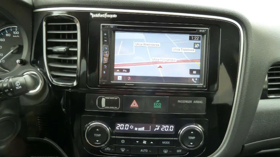 MITSUBISHI Outlander -