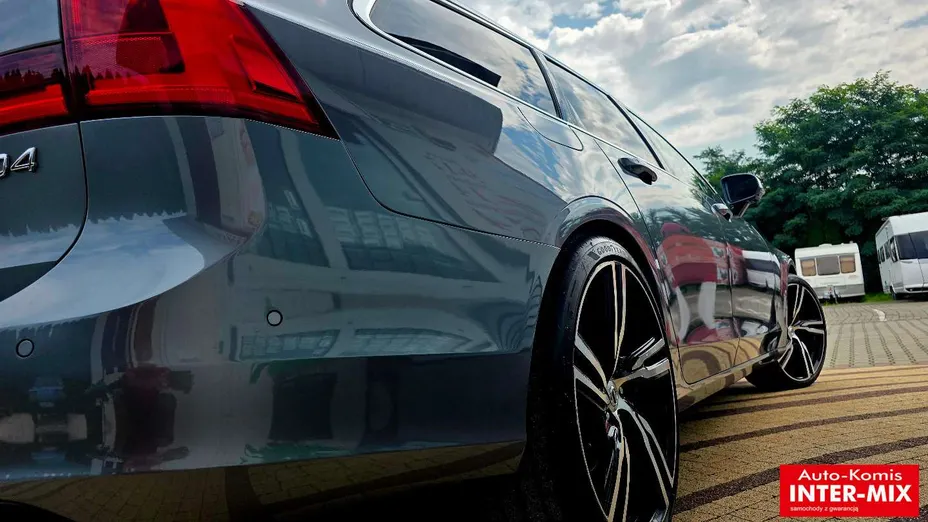 VOLVO V90 -