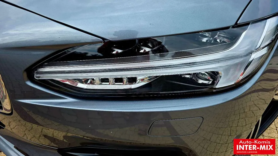 VOLVO V90 -