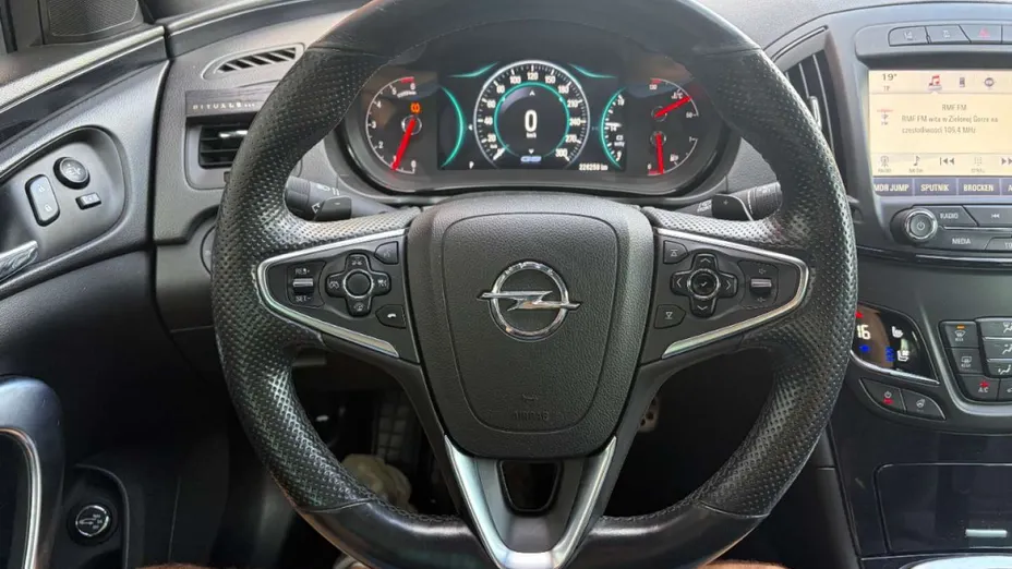 OPEL Insignia -