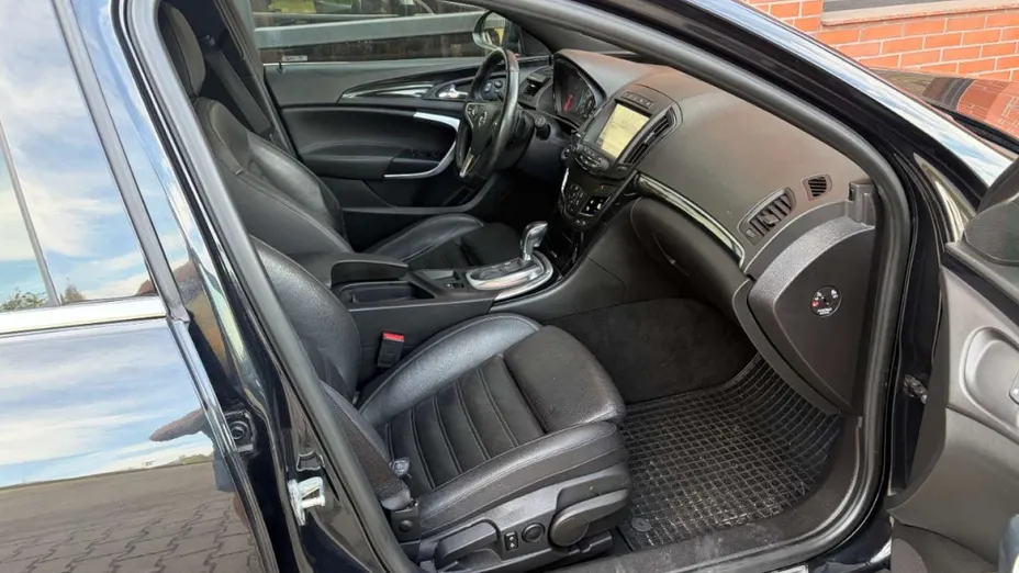 OPEL Insignia -