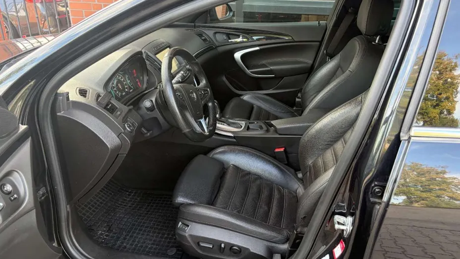 OPEL Insignia -