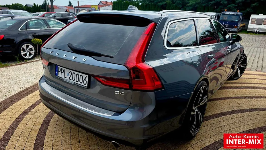 VOLVO V90 -
