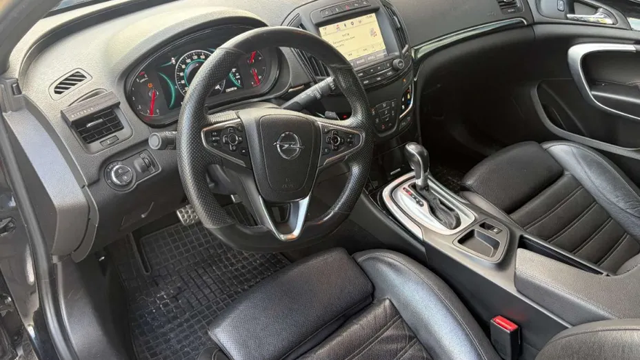 OPEL Insignia -