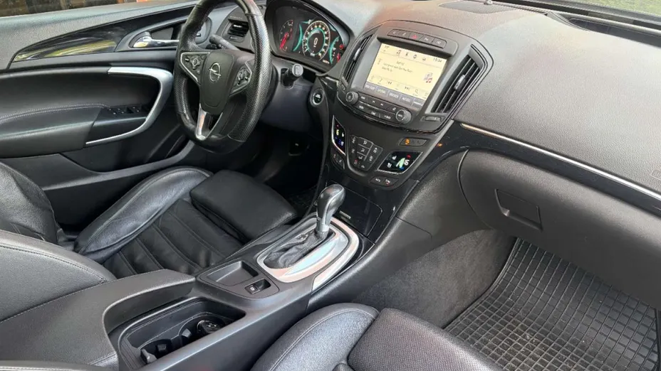 OPEL Insignia -