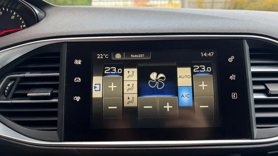 PEUGEOT 308 -