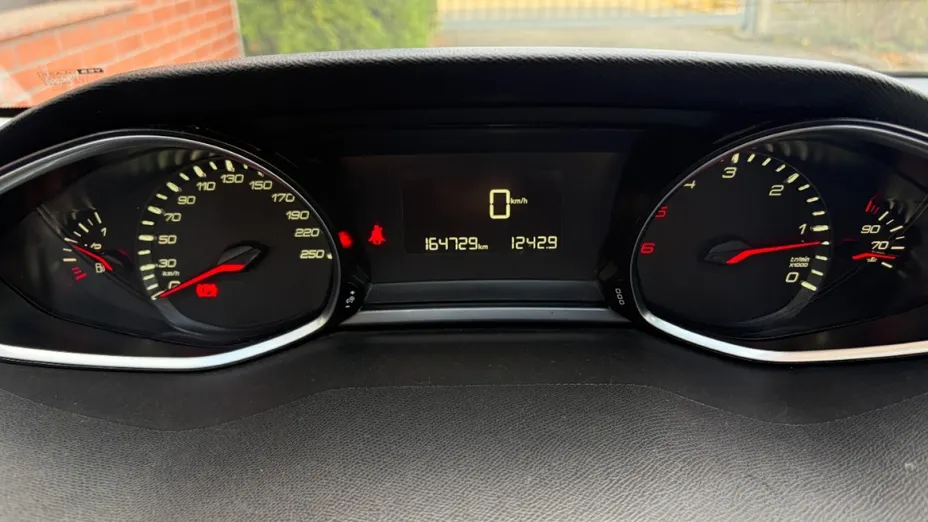 PEUGEOT 308 -