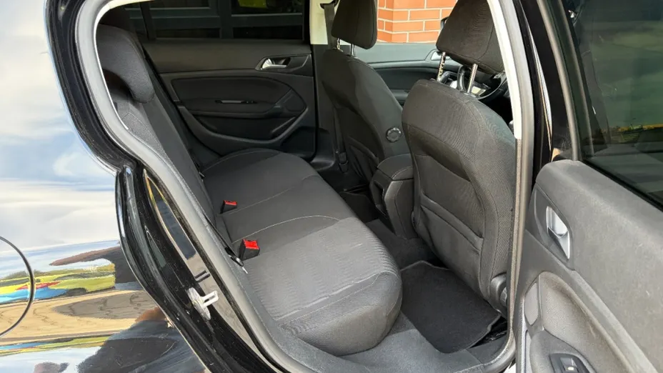 PEUGEOT 308 -