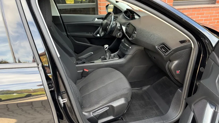 PEUGEOT 308 -