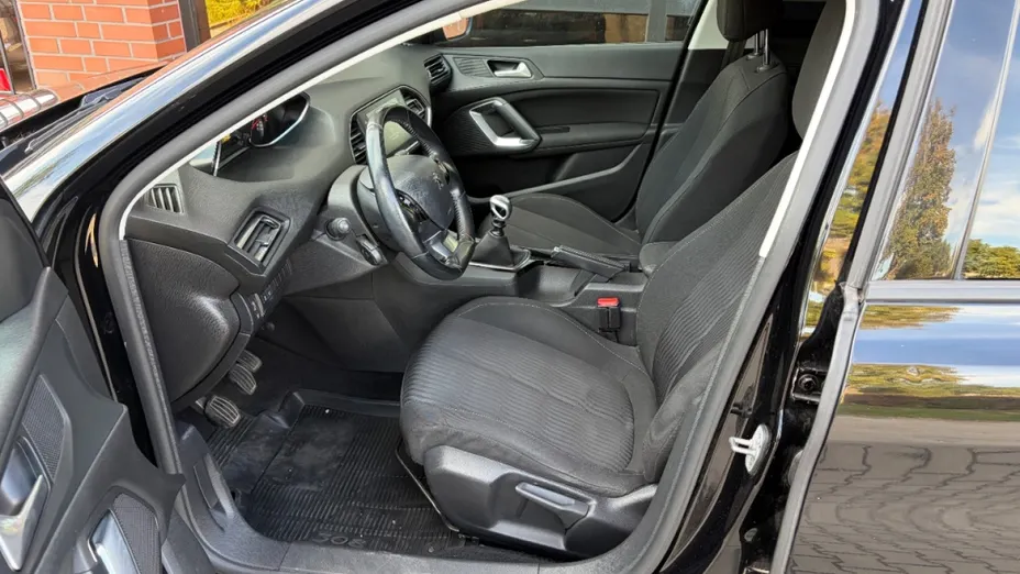 PEUGEOT 308 -