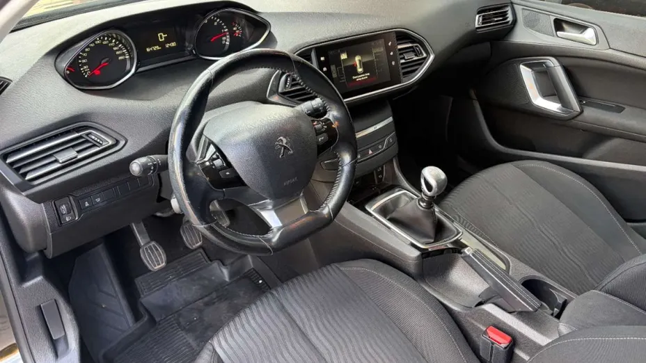 PEUGEOT 308 -