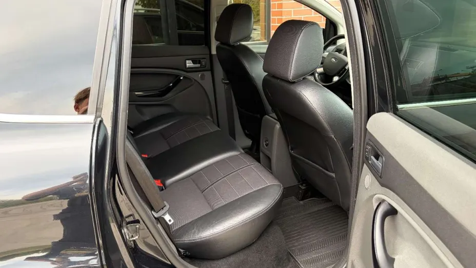 FORD Kuga -