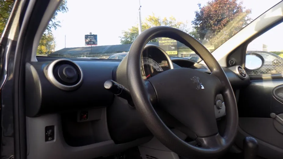 PEUGEOT 107 -