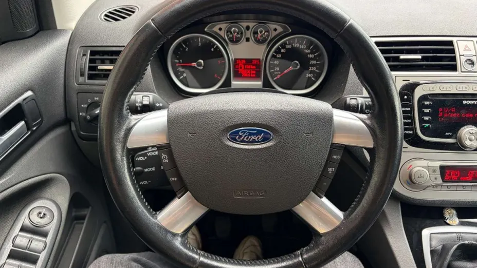 FORD Kuga -
