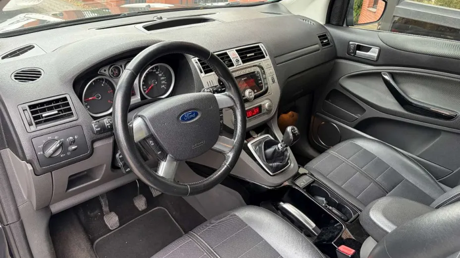 FORD Kuga -