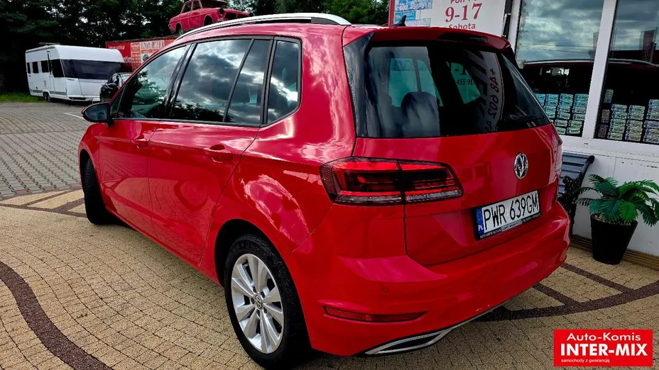 VOLKSWAGEN Golf Sportsvan -