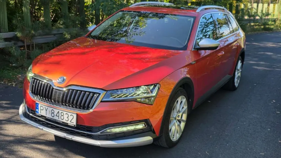 SKODA Superb -