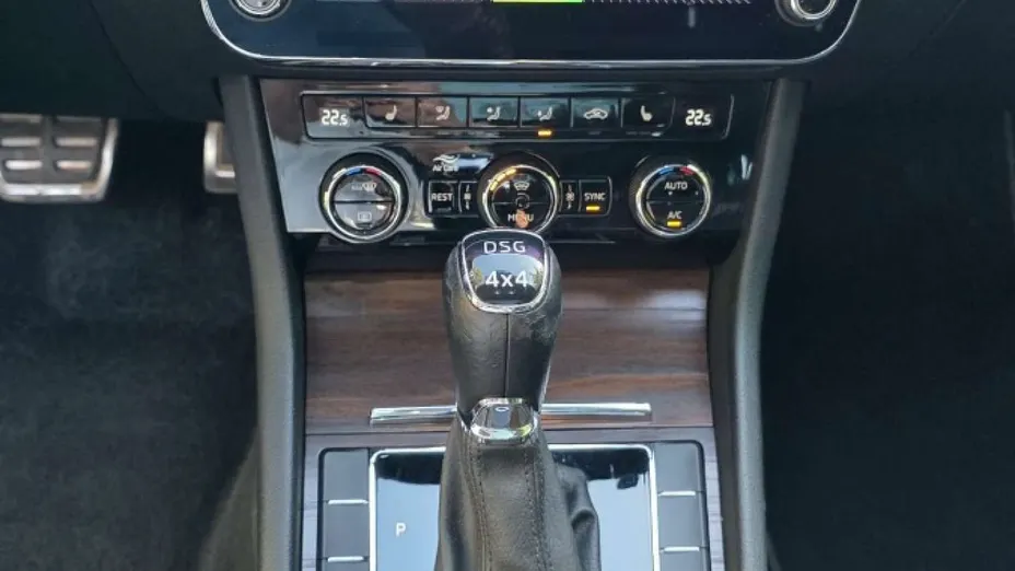 SKODA Superb -