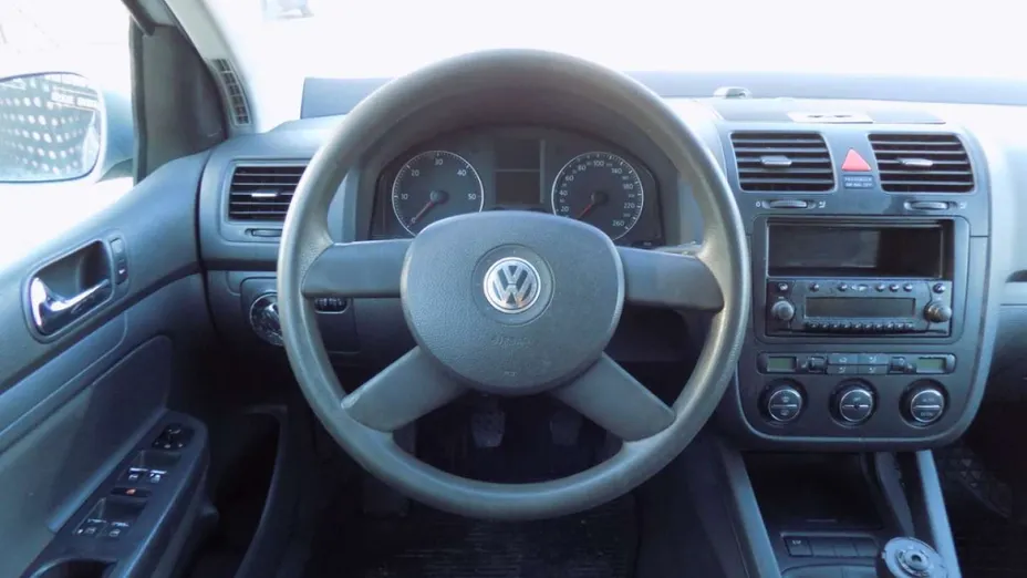 VOLKSWAGEN Golf -