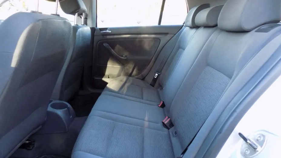 VOLKSWAGEN Golf -