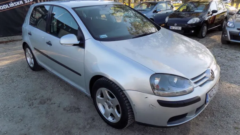 VOLKSWAGEN Golf -