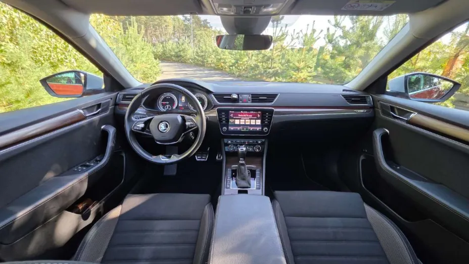 SKODA Superb -