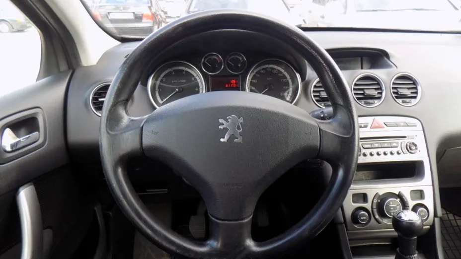 PEUGEOT 308 -