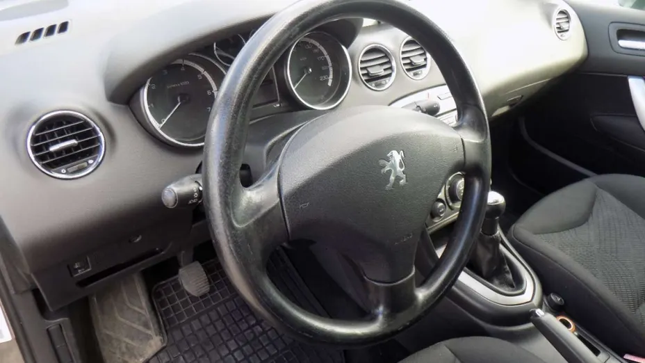 PEUGEOT 308 -