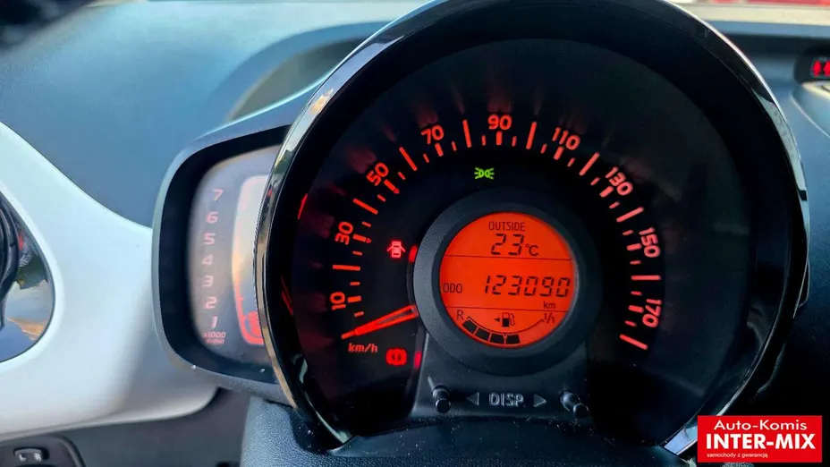 PEUGEOT 108 -