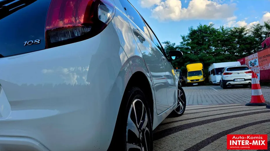 PEUGEOT 108 -
