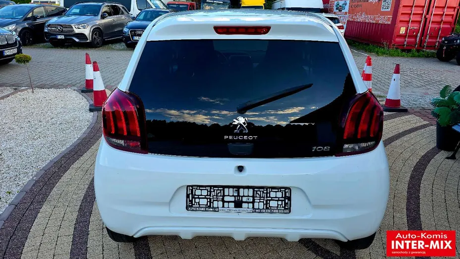 PEUGEOT 108 -