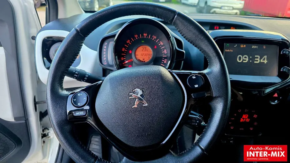 PEUGEOT 108 -