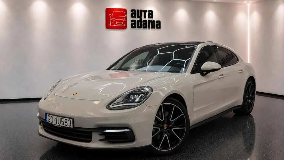PORSCHE Panamera -