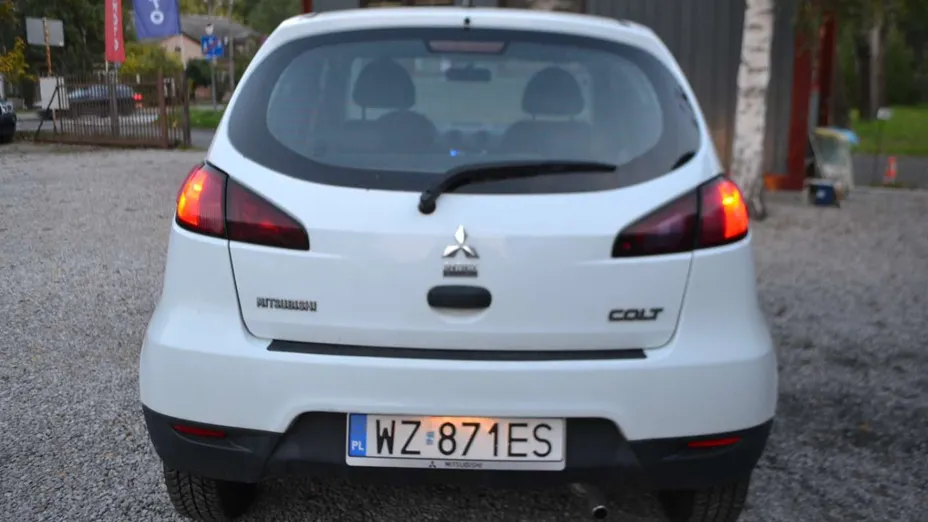 MITSUBISHI Colt -