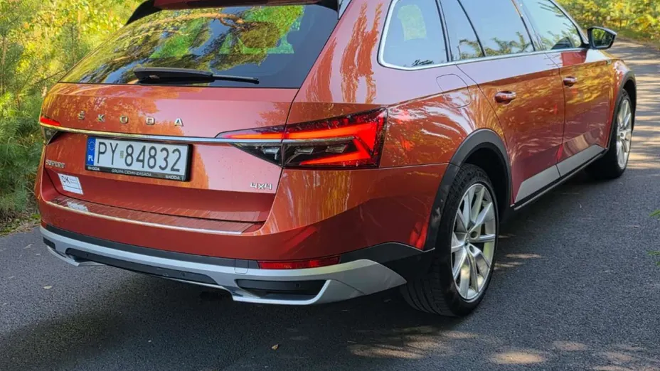 SKODA Superb -
