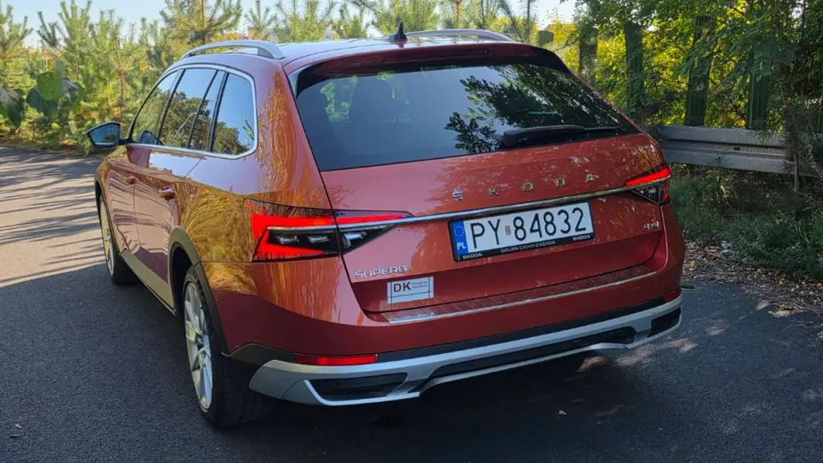 SKODA Superb -