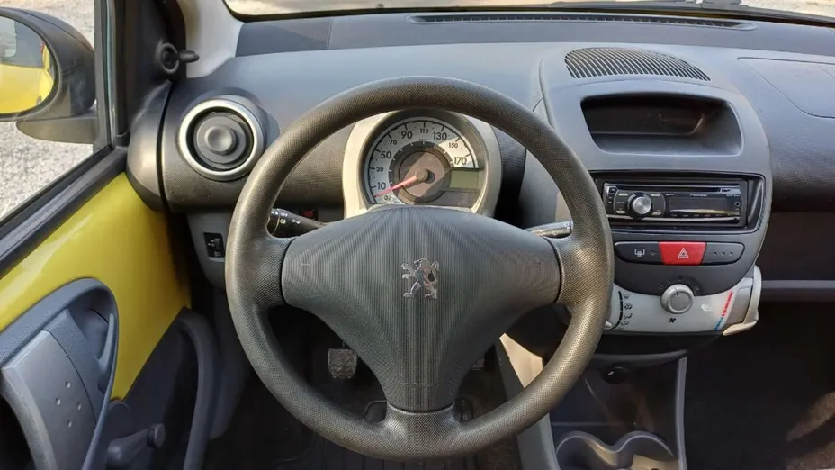 PEUGEOT 107 -
