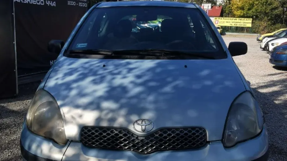 TOYOTA Yaris -