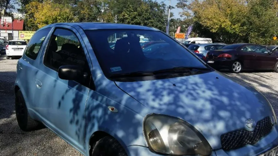 TOYOTA Yaris -