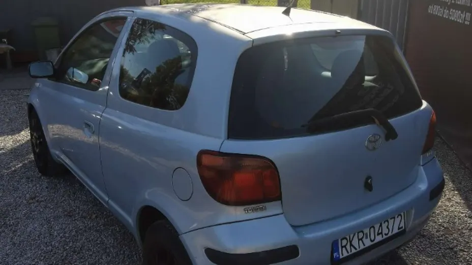 TOYOTA Yaris -