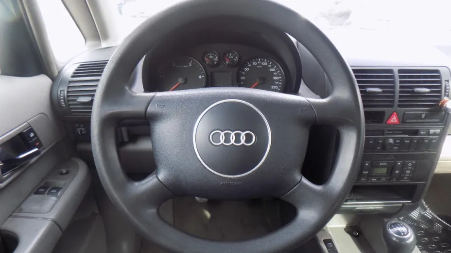 AUDI A2 -