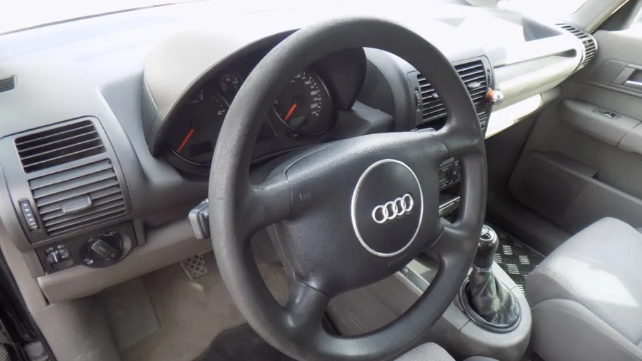 AUDI A2 -