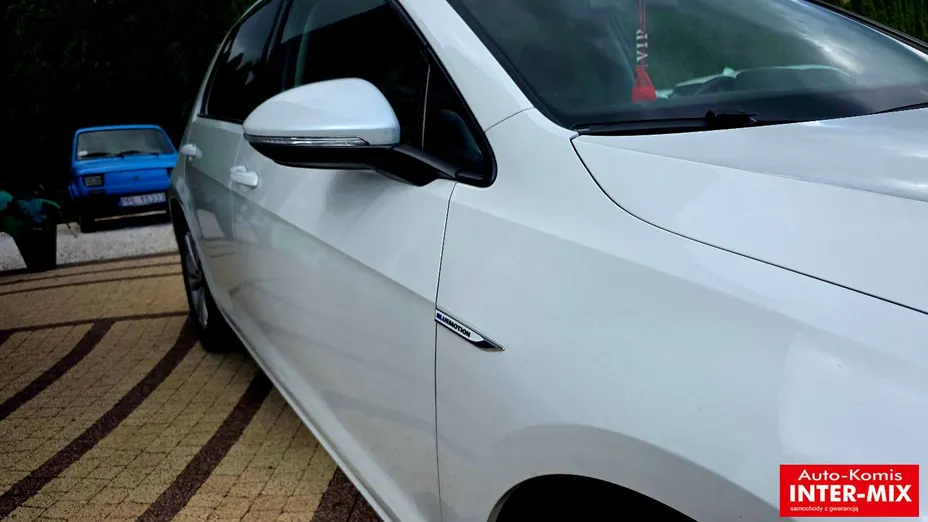 VOLKSWAGEN Golf -