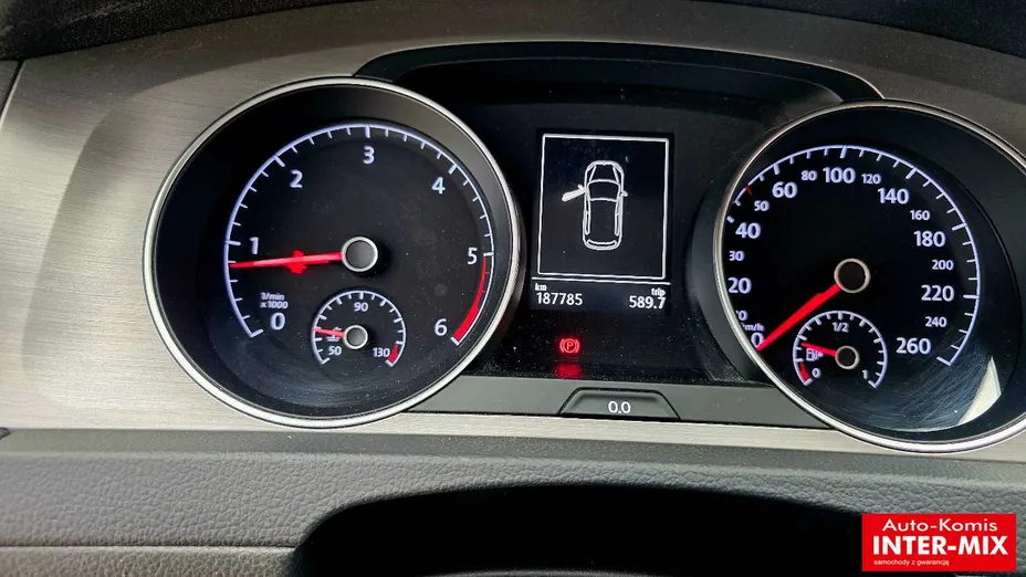 VOLKSWAGEN Golf -