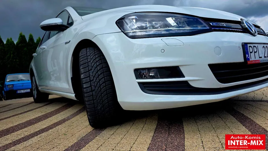 VOLKSWAGEN Golf -