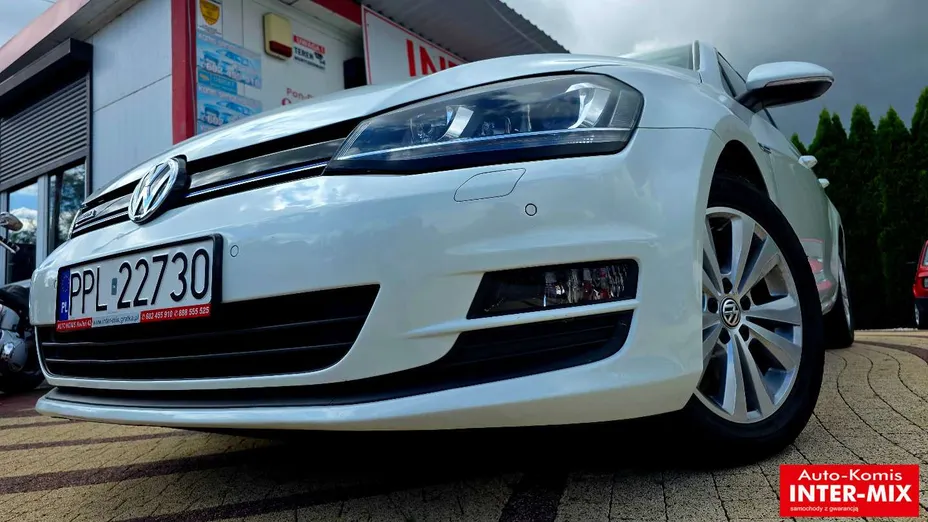 VOLKSWAGEN Golf -