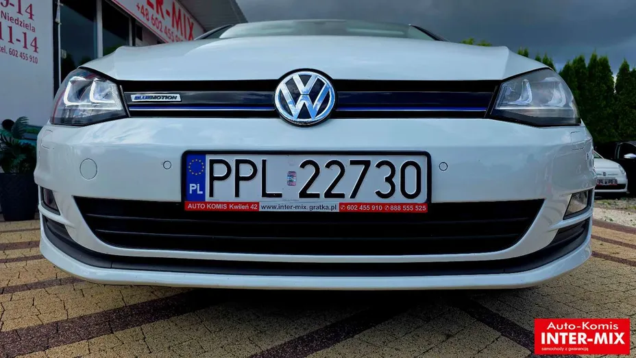 VOLKSWAGEN Golf -