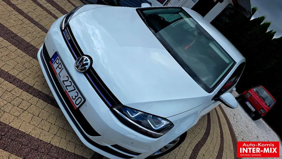 VOLKSWAGEN Golf -